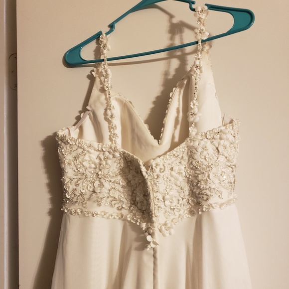 Wedding Dress - Picture 4 of 8